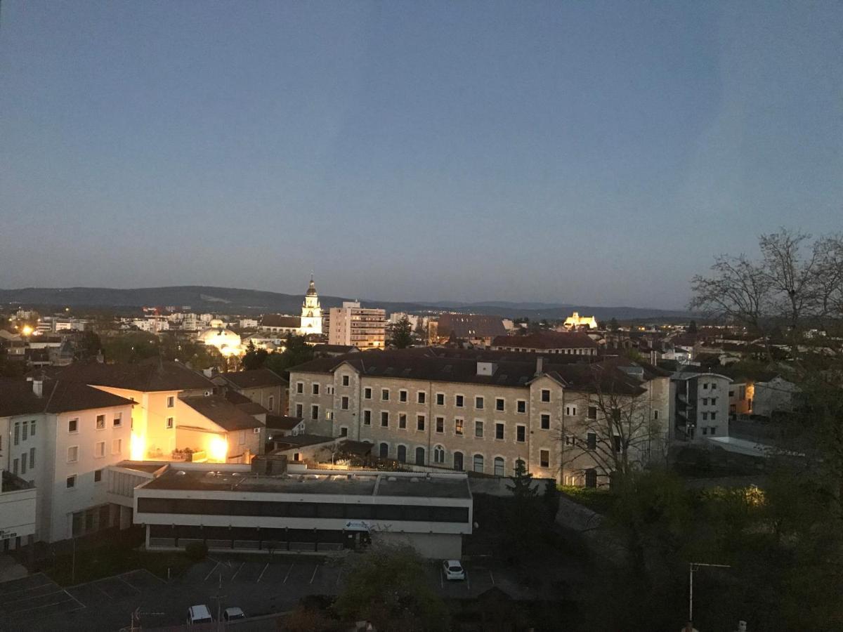 Bel Appartement Renove, Spacieux Et Lumineux Bourg-en-Bresse Esterno foto
